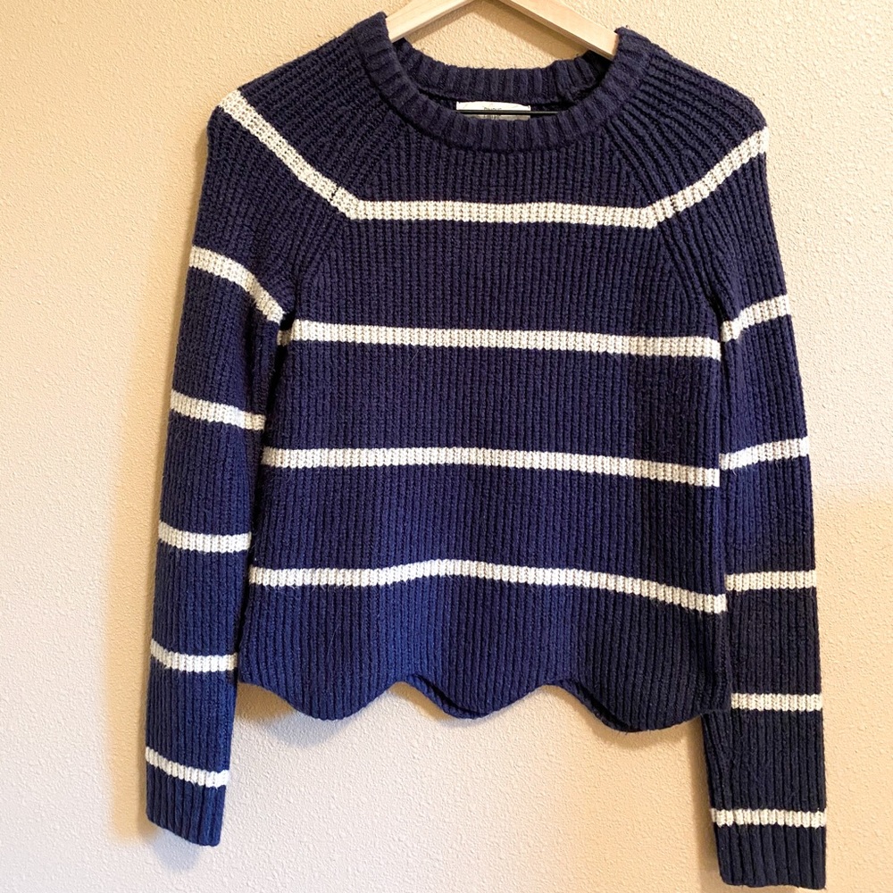 Pinque Cropped Scalloped Edge Sweater